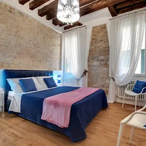 Charming Castello By Wonderful Italy Wenecja