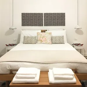 https://new-design-apartment.it-lombardy.com