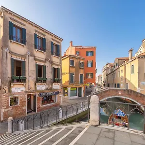 2* Pensión Casanova Ai Tolentini